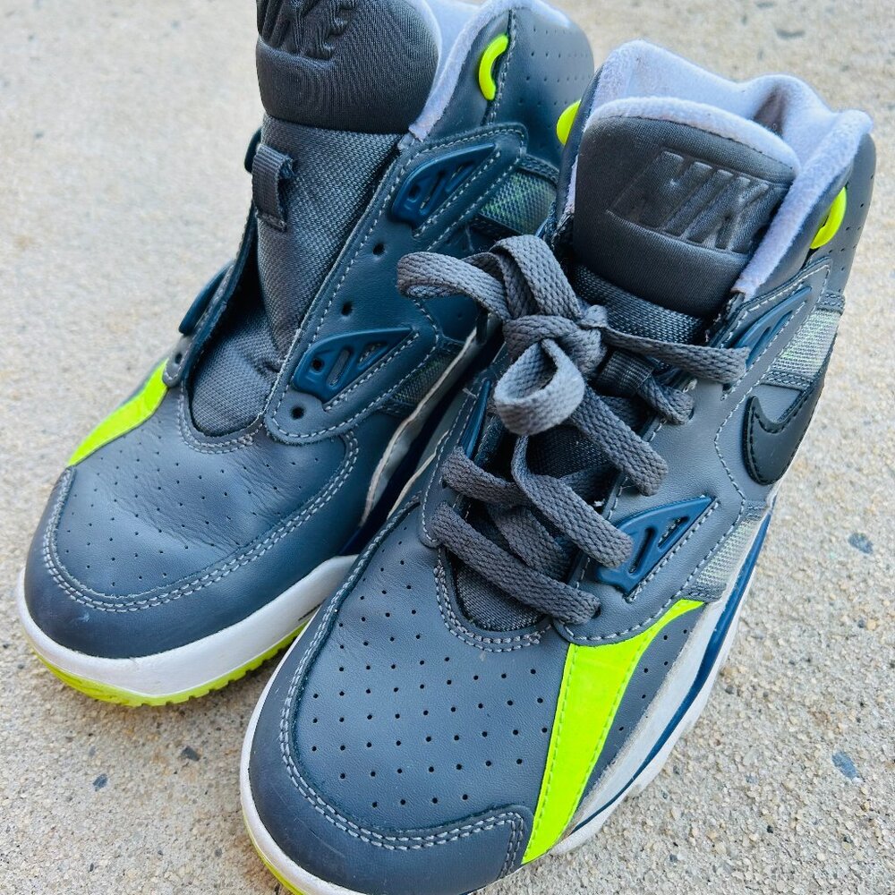 Youth Nike Air Trainer